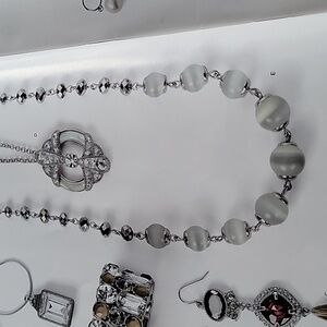 Lia Sophia morning fog 34-37" glass cat eye white bead necklace. NIB 32L76